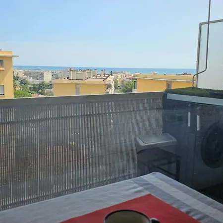 Spacieux Lumineux Proche Avec Parking Prive Apartamento