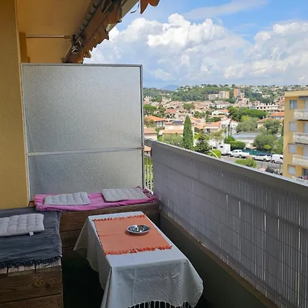 Spacieux Lumineux Proche Avec Parking Prive Appartement