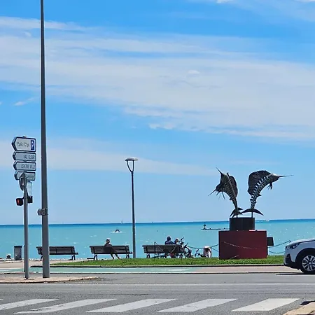 Spacieux Lumineux Proche Avec Parking Prive 아파트 *